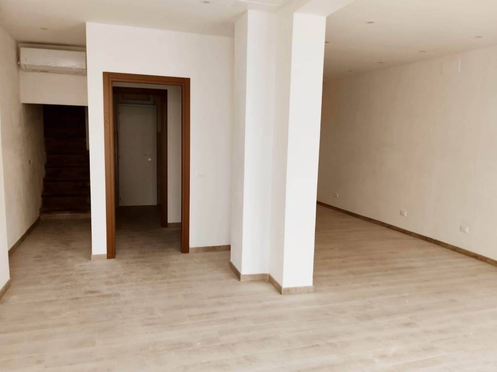 negozio in affitto a Pistoia