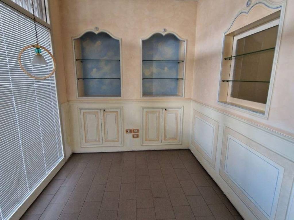 negozio in affitto a Pistoia in zona Stadio