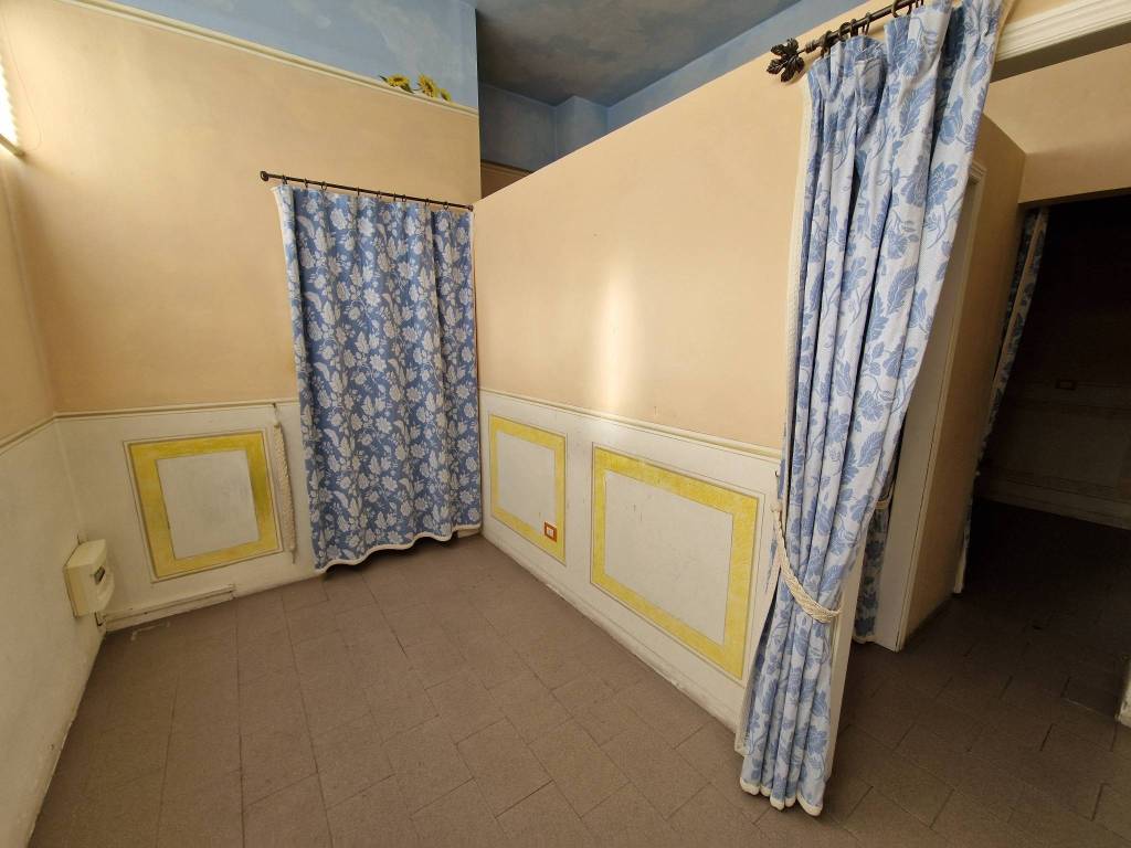 negozio in affitto a Pistoia in zona Stadio