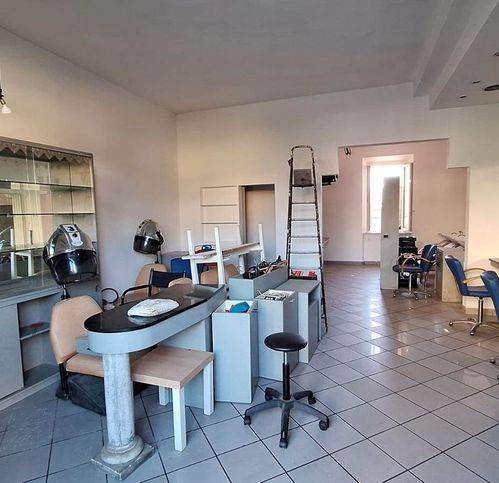 negozio in affitto a Pistoia in zona Spazzavento