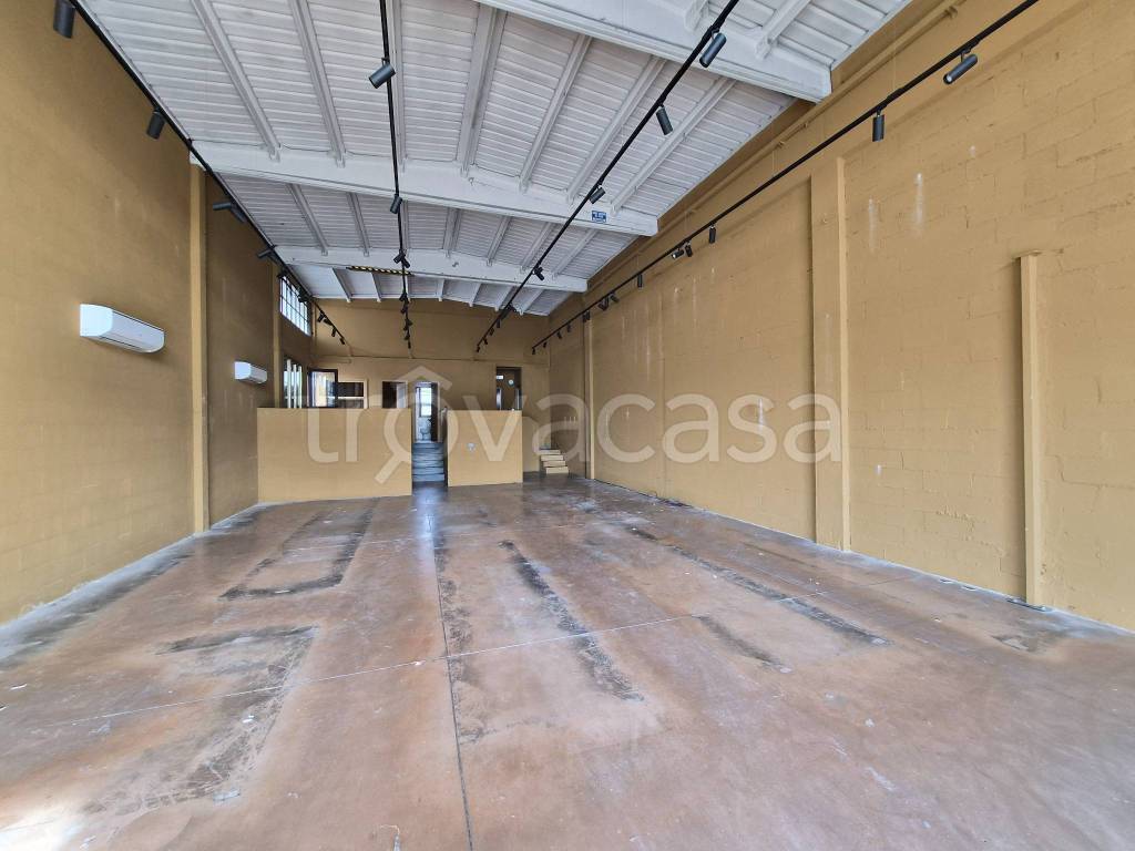 locale commerciale in affitto a Pistoia