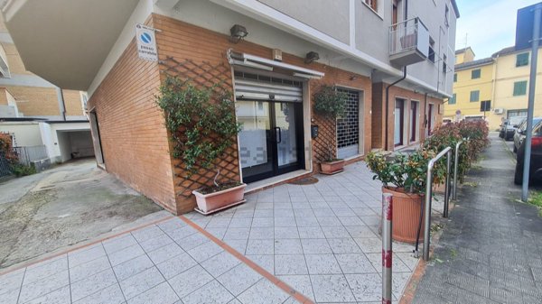 locale commerciale in affitto a Pistoia