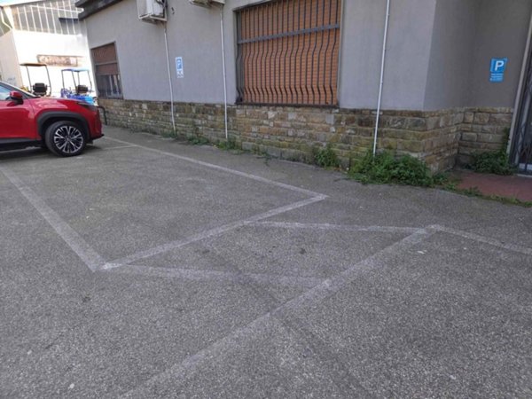 negozio in affitto a Pistoia