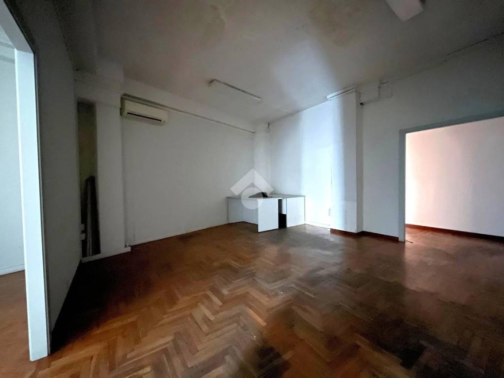 negozio in affitto a Pistoia