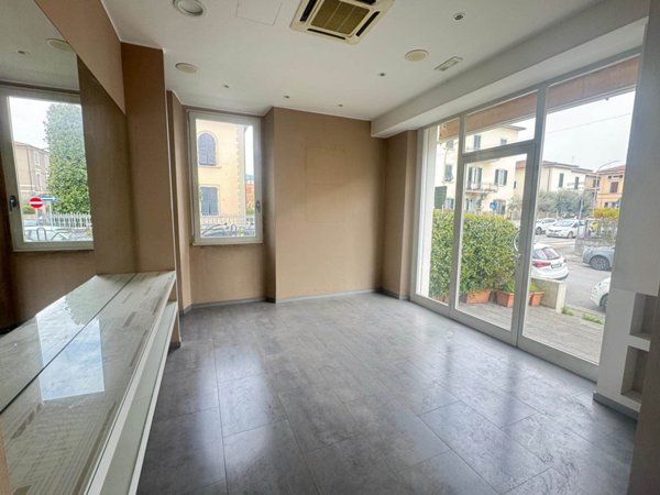 negozio in affitto a Pistoia