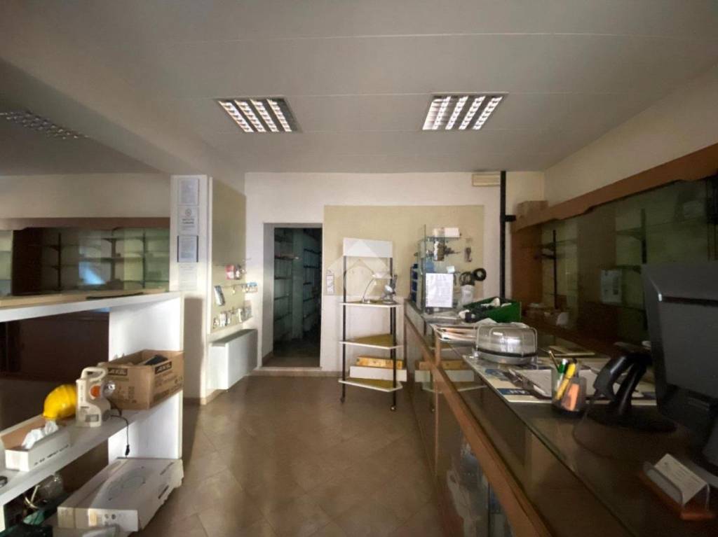 negozio in affitto a Pistoia in zona Centro Città