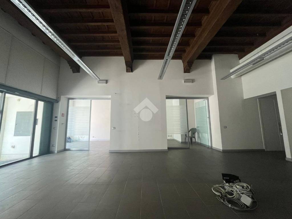 negozio in affitto a Pistoia in zona Centro Città
