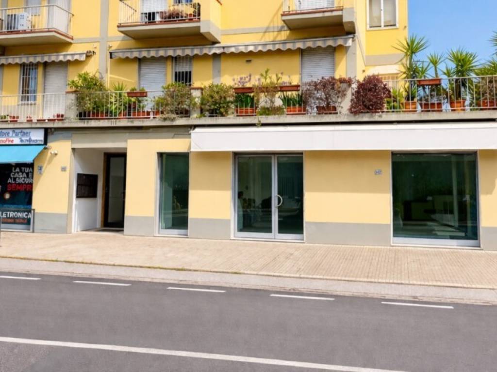 negozio in affitto a Pistoia in zona Stadio