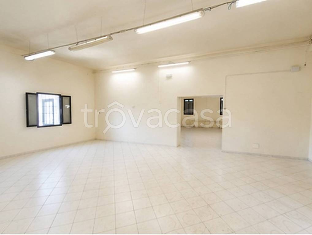 locale commerciale in affitto a Pistoia in zona Bottegone