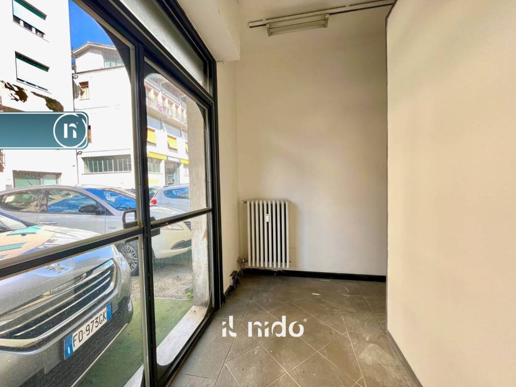 negozio in affitto a Pistoia in zona Stadio