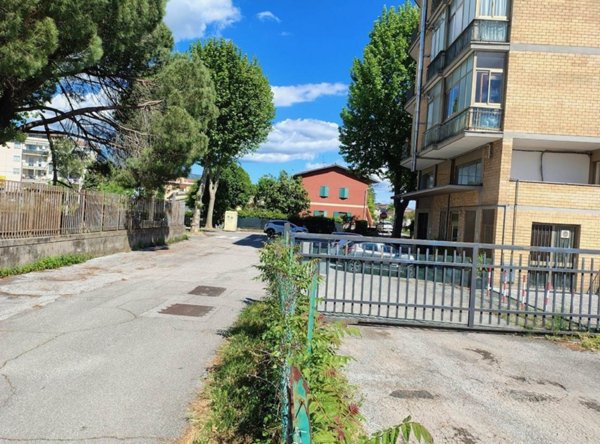 ufficio in affitto a Pistoia in zona Stadio