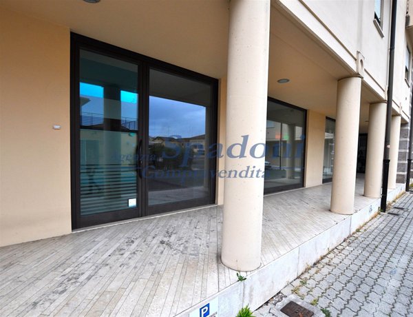 negozio in affitto a Saviore dell'Adamello in zona Ponte