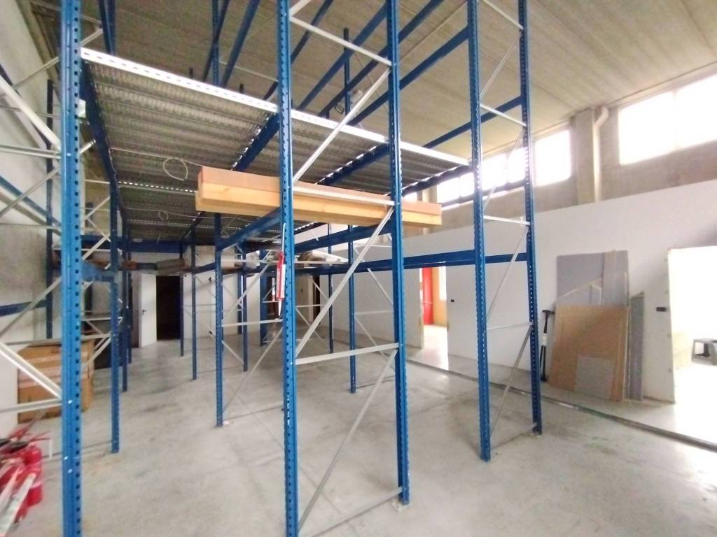 locale commerciale in affitto a Quarrata