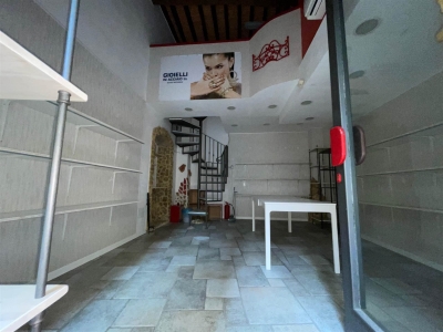 negozio in affitto a Quarrata