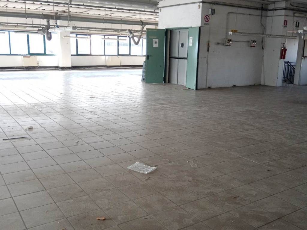 locale commerciale in affitto a Quarrata