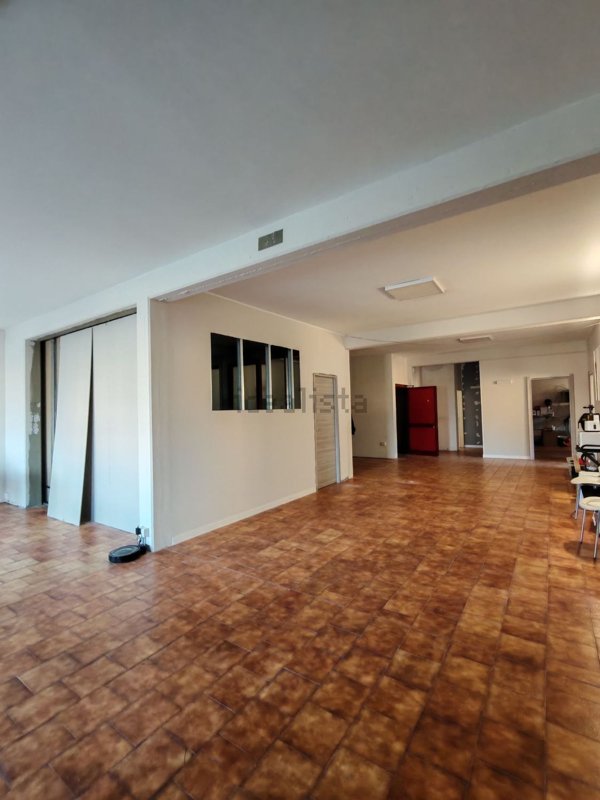 locale commerciale in affitto a Quarrata