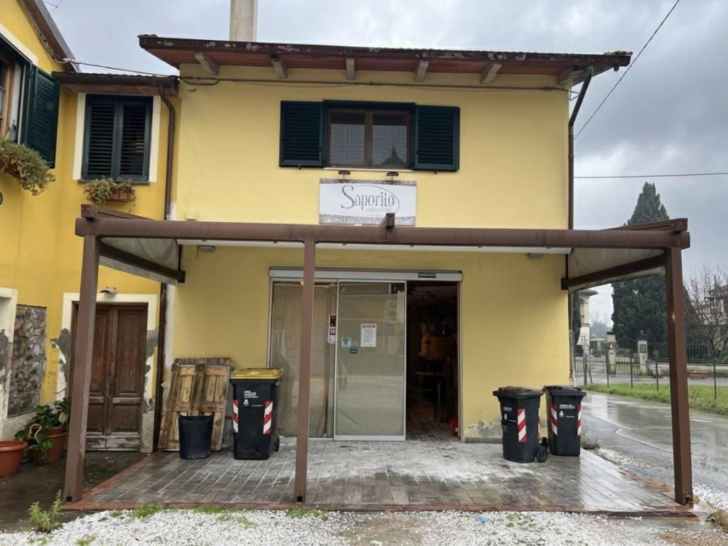 negozio in affitto a Quarrata in zona Olmi