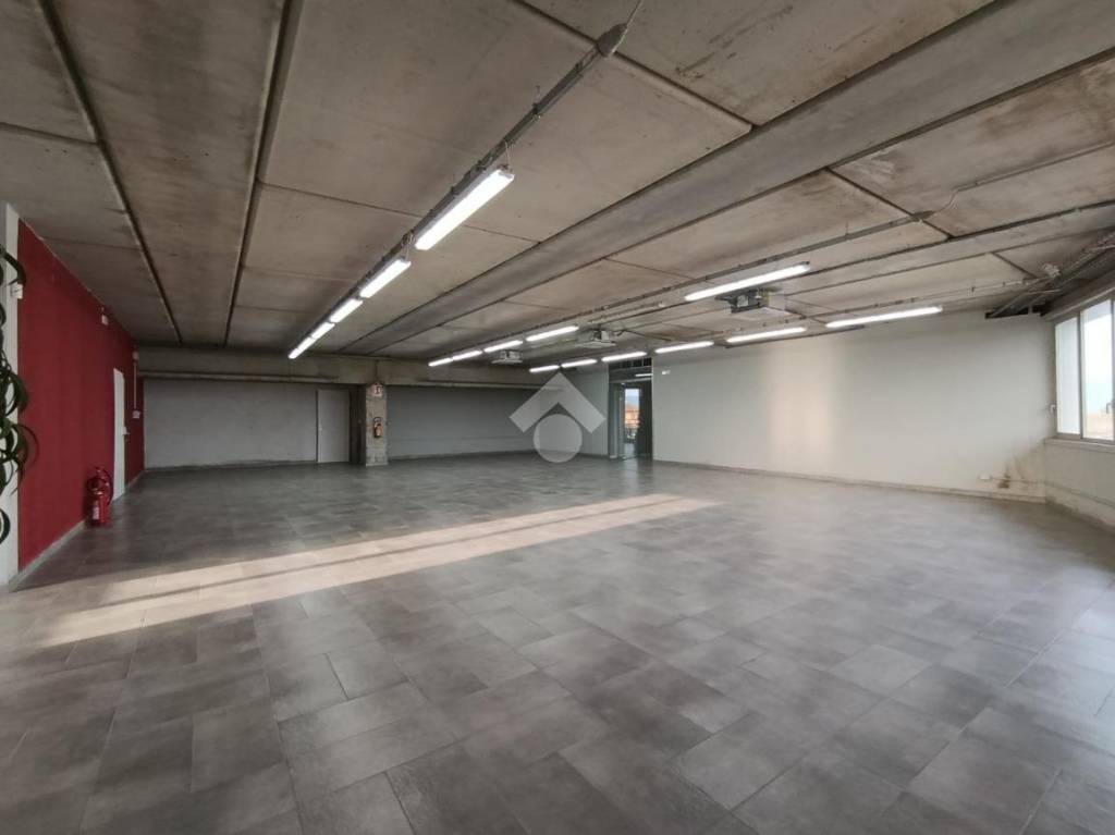 negozio in affitto a Quarrata