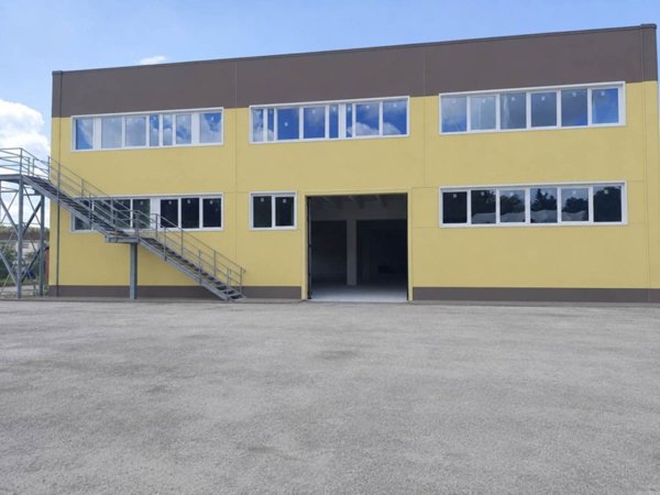 locale commerciale in affitto a Quarrata