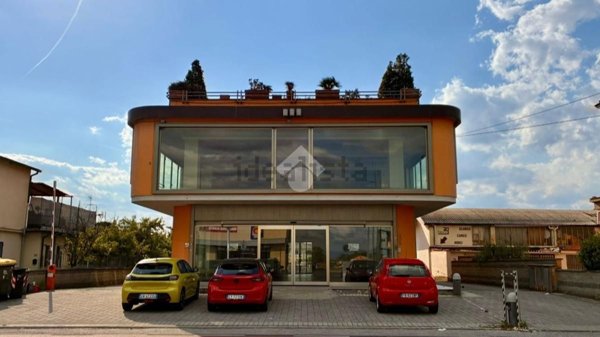 locale commerciale in affitto a Quarrata in zona Olmi