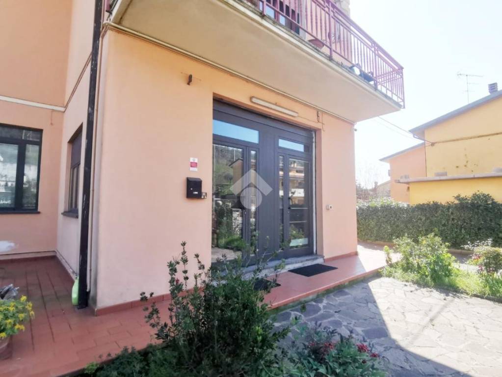 negozio in affitto a Serravalle Pistoiese in zona Ponte di Serravalle