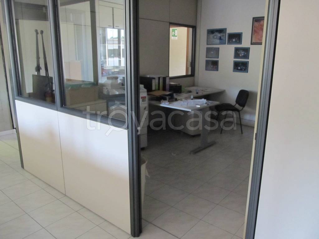ufficio in affitto a Serravalle Pistoiese in zona Masotti