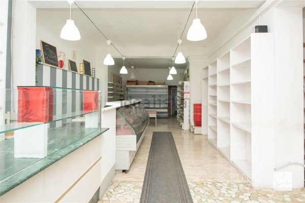 locale commerciale in affitto a Serravalle Pistoiese
