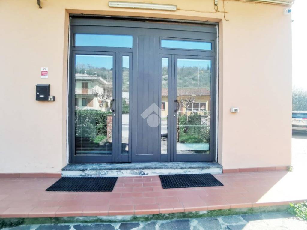 negozio in affitto a Serravalle Pistoiese in zona Ponte di Serravalle