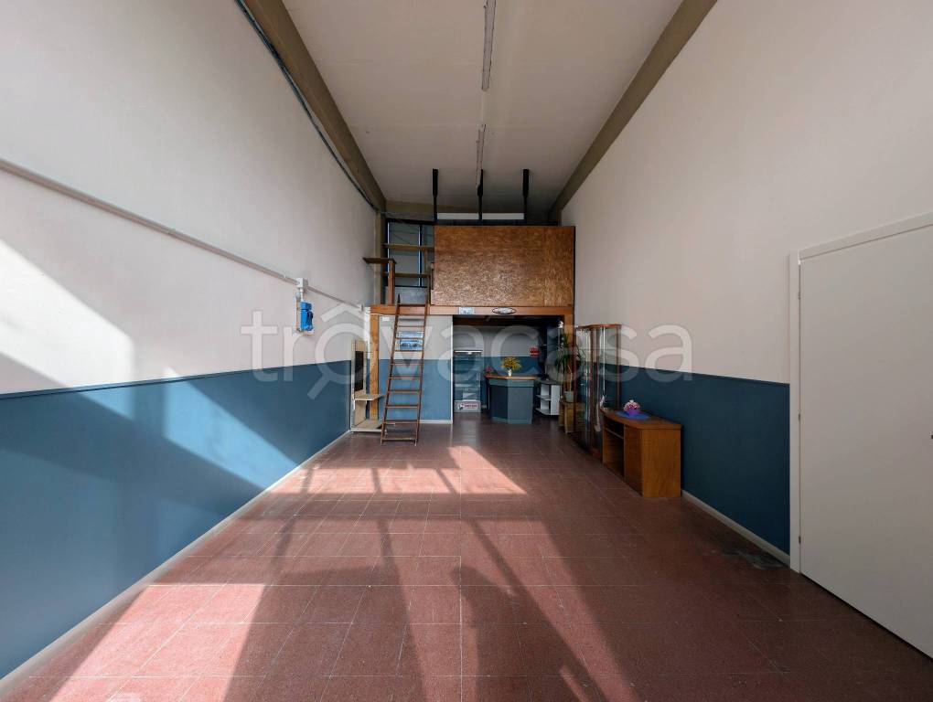 locale commerciale in affitto a Serravalle Pistoiese in zona Casalguidi