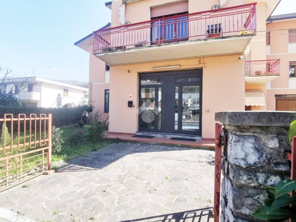 locale commerciale in affitto a Serravalle Pistoiese in zona Ponte di Serravalle