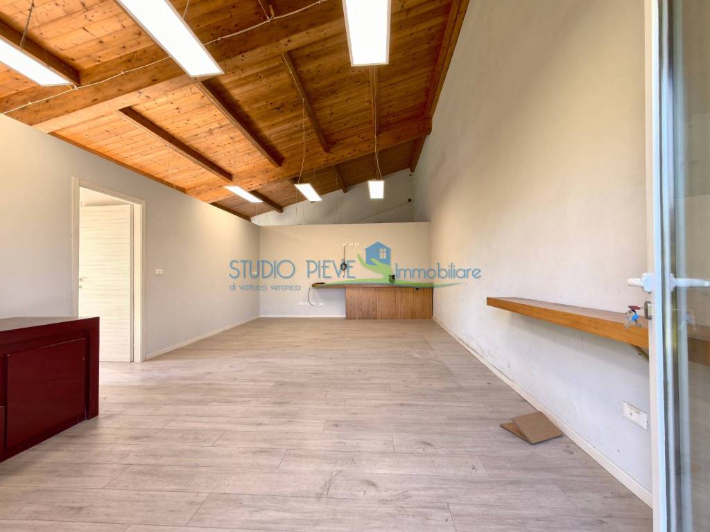 negozio in affitto a Serravalle Pistoiese in zona Ponte di Serravalle