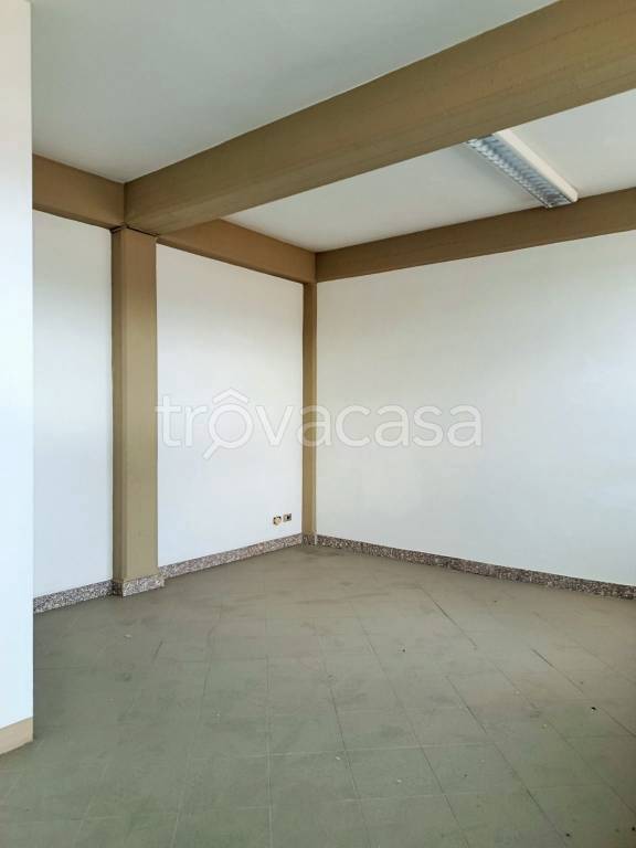 negozio in affitto a Serravalle Pistoiese in zona Casalguidi