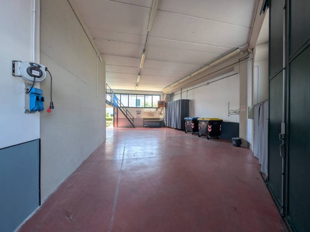 locale commerciale in affitto a Serravalle Pistoiese in zona Casalguidi