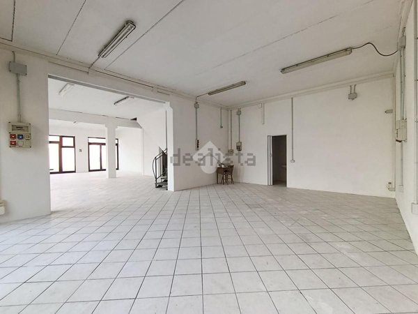 locale commerciale in affitto a Serravalle Pistoiese in zona Ponte di Serravalle