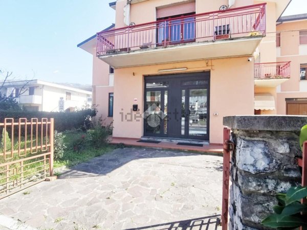 locale commerciale in affitto a Serravalle Pistoiese in zona Ponte di Serravalle