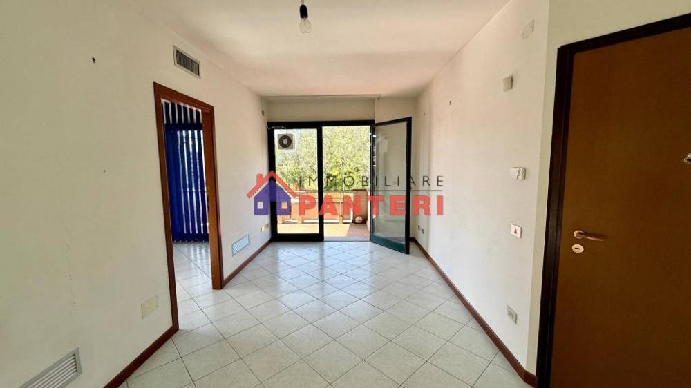 ufficio in affitto ad Uzzano in zona Santa Lucia