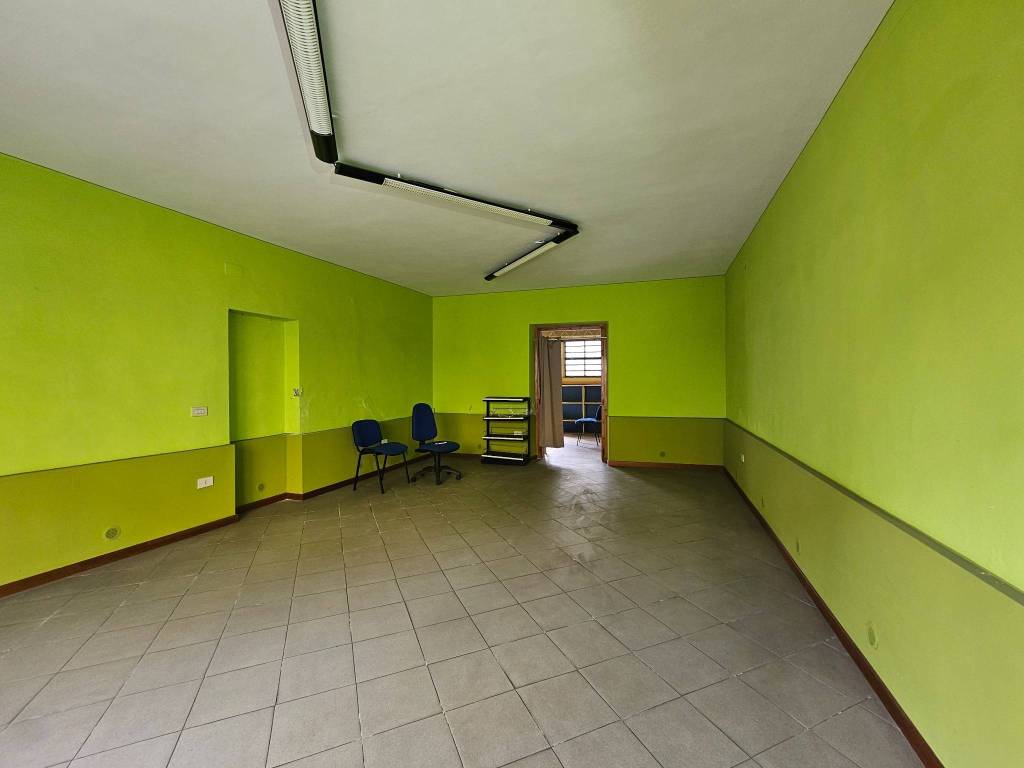 negozio in affitto ad Uzzano