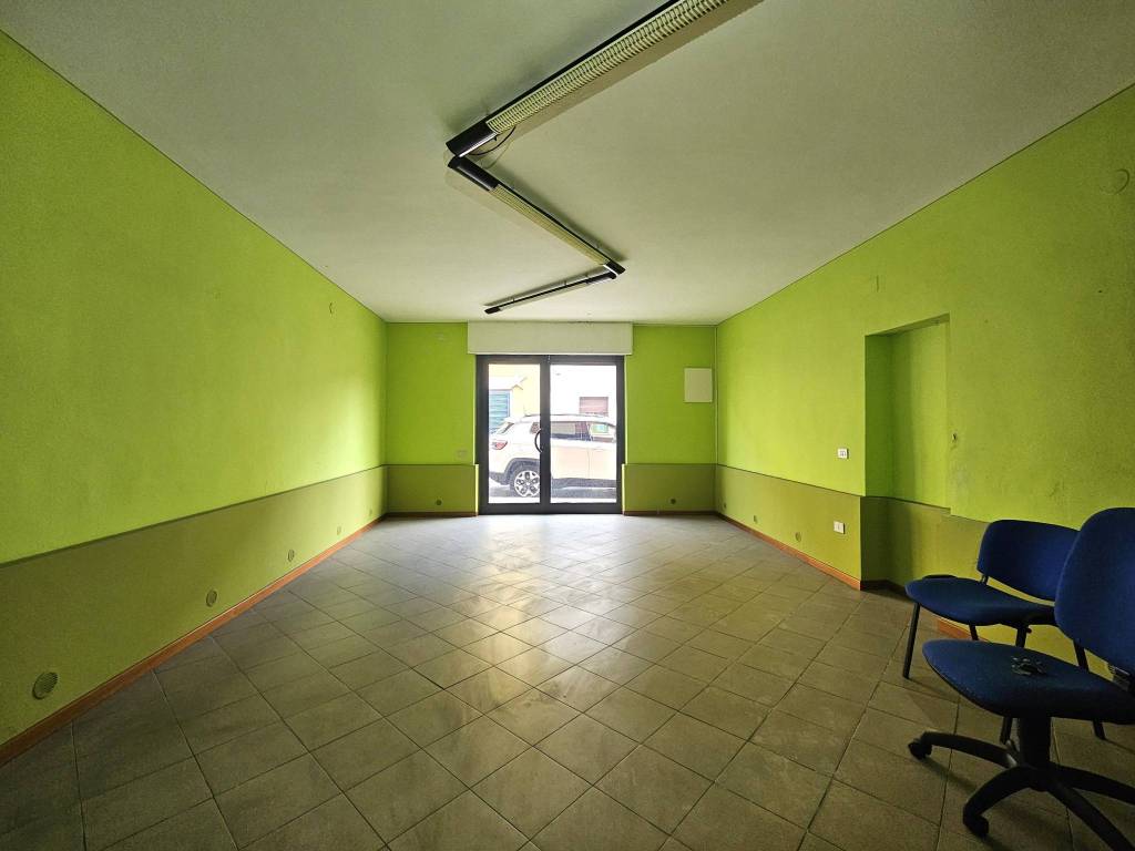 negozio in affitto ad Uzzano