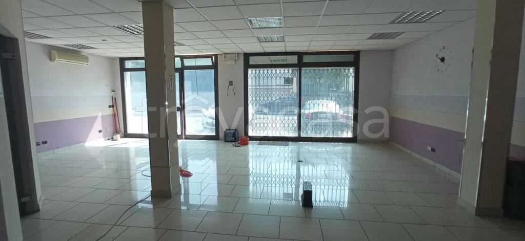negozio in affitto ad Uzzano in zona Santa Lucia