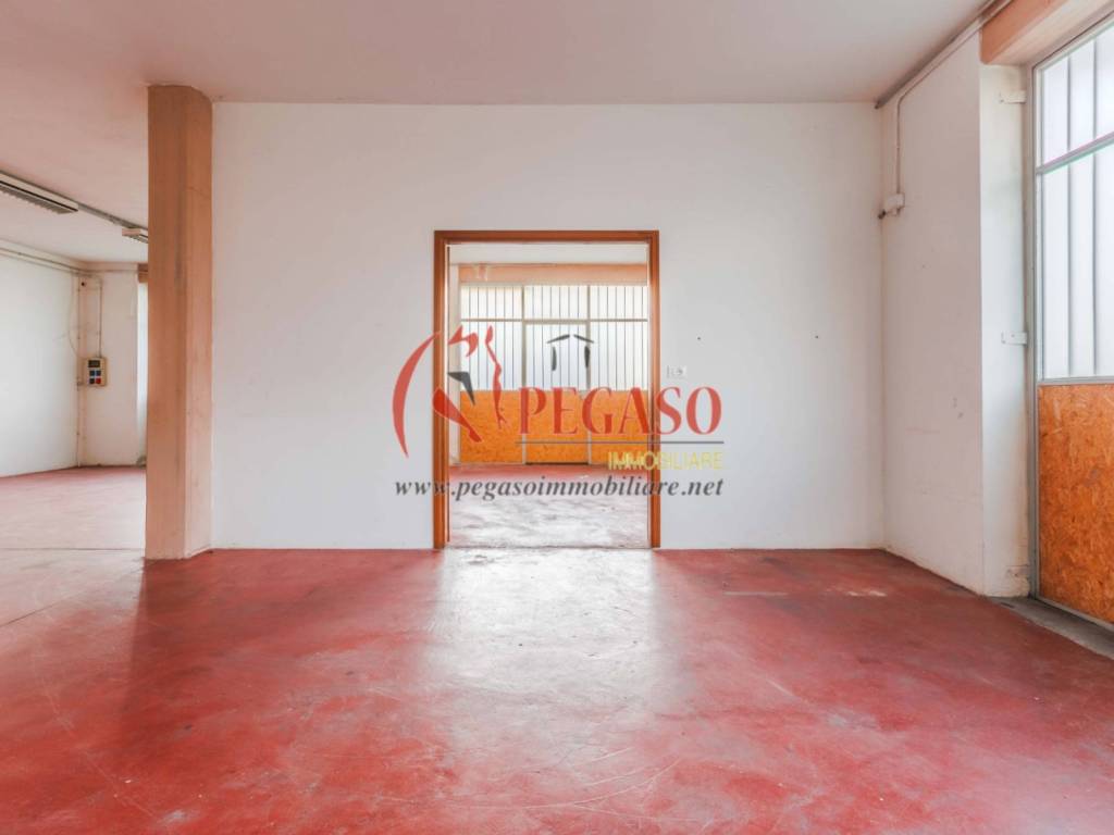 locale commerciale in affitto ad Uzzano in zona Santa Lucia