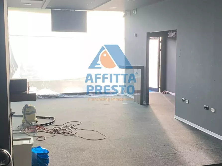 negozio in affitto a Chiesina Uzzanese