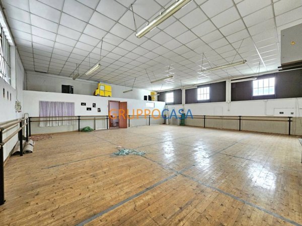 locale commerciale in affitto a Chiesina Uzzanese