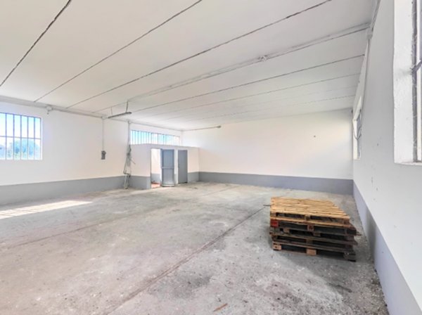 locale commerciale in affitto a Chiesina Uzzanese