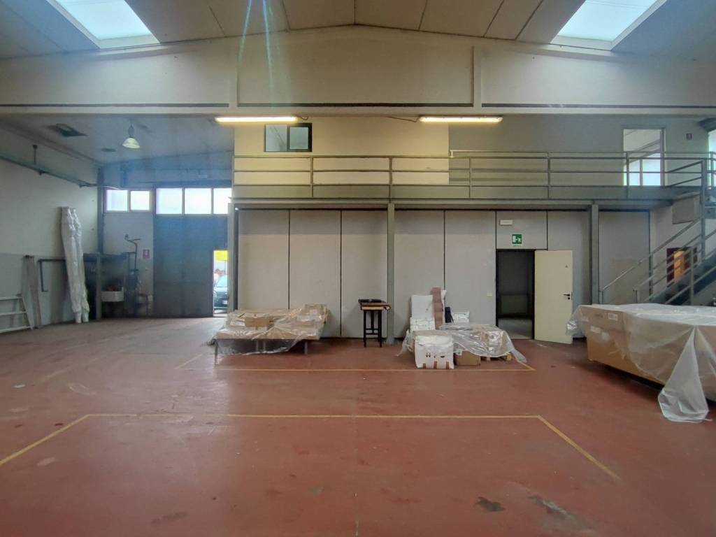 locale commerciale in affitto a Bagno a Ripoli in zona Vallina