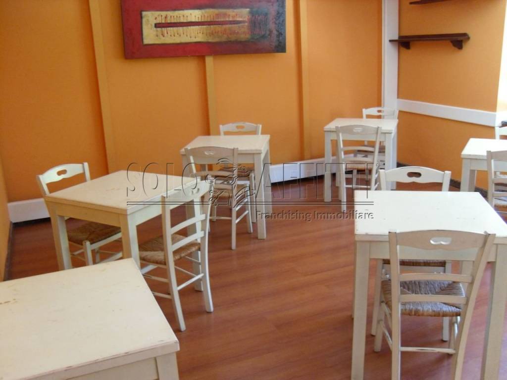 negozio in affitto a Bagno a Ripoli in zona Candeli