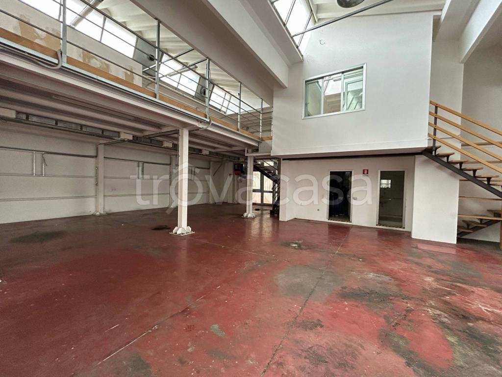locale commerciale in affitto a Bagno a Ripoli in zona Grassina