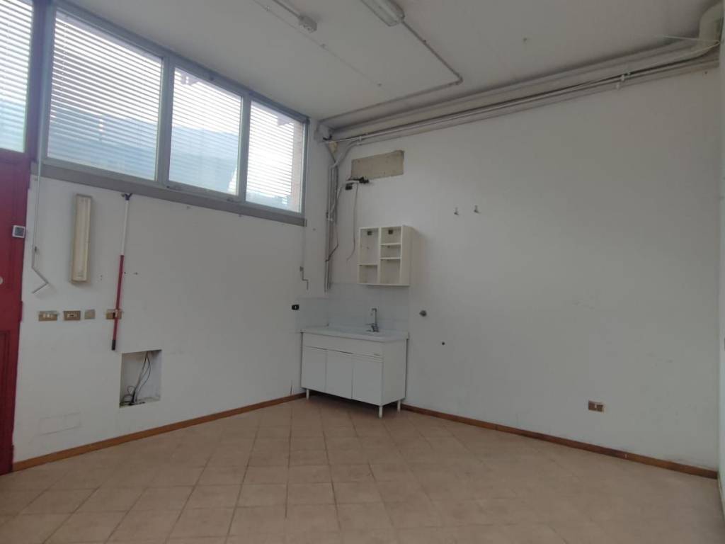 locale commerciale in affitto a Bagno a Ripoli in zona Grassina