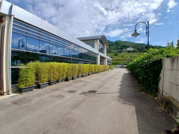 negozio in affitto a Bagno a Ripoli in zona Ponte a Ema