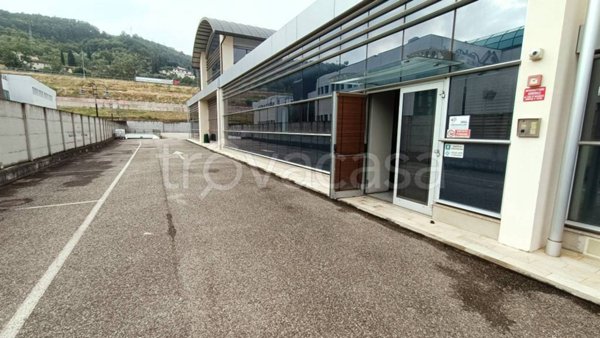 negozio in affitto a Bagno a Ripoli in zona Ponte a Ema
