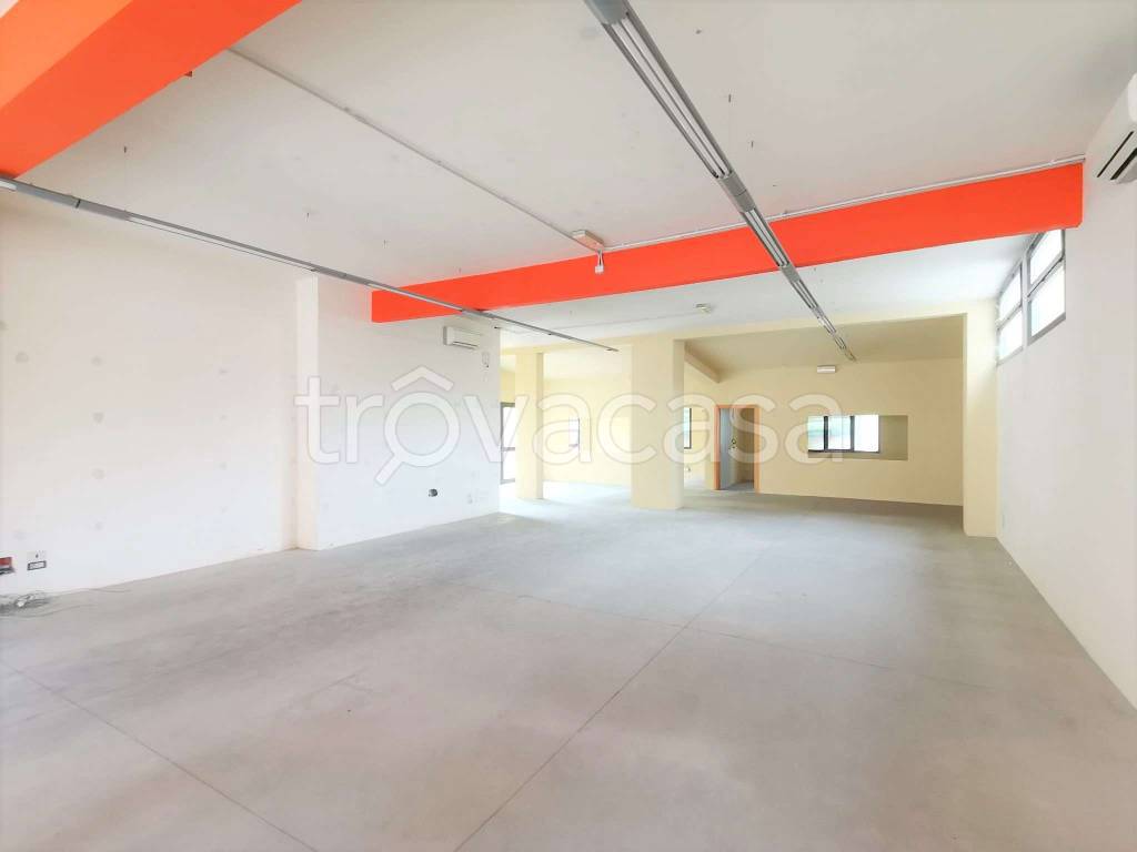 negozio in affitto a Bagno a Ripoli in zona Grassina